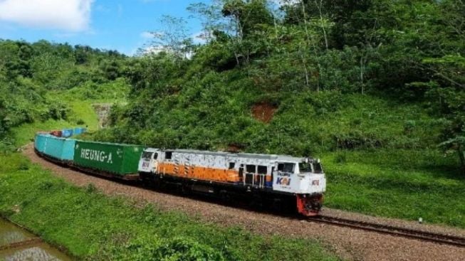 Bukan Hanya Penumpang Pesawat, Mulai 30 Agustus Naik Kereta Juga Wajib Vaksin Booster