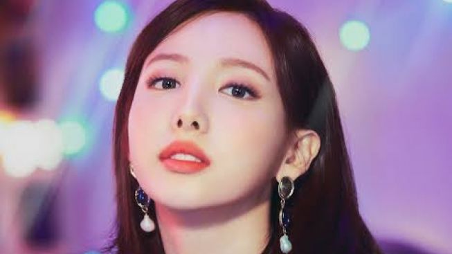 Nayeon TWICE Solois Kpop Pertama yang Berhasil Pertahankan Posisi di Jajaran Bilboard 200 dan 100