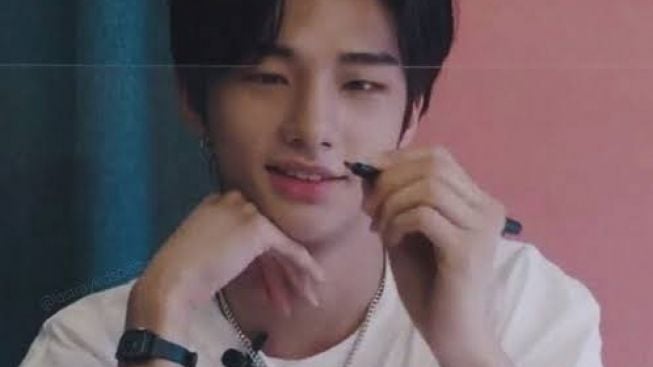 Kejutkan Penggemar, Hyunjin Stray Kids Luncurkan Lagu Solonya Berjudul Ice Cream