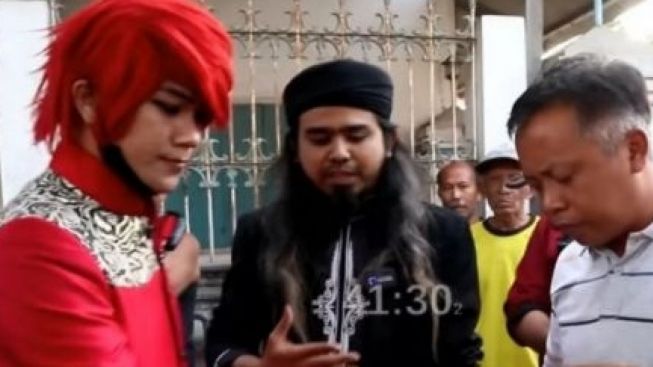 Merasa Khawatir dengan Keselamatan Sang Suami, Ini Pesan Istri Pesulap Merah
