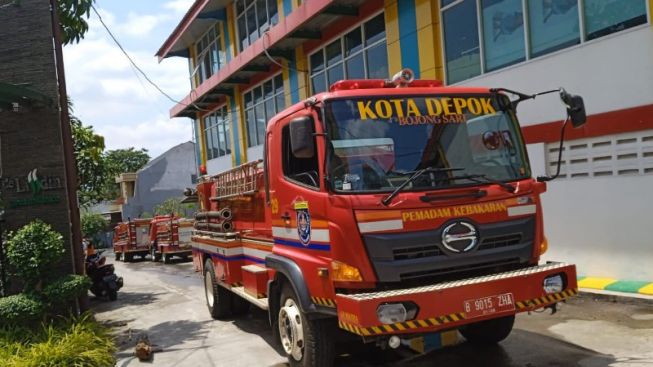 Diduga Akibat Puntung Rokok, Toko Grosir Sembako di Sawangan Depok Kebakaran