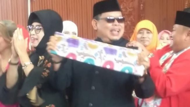 Video Joget Anggota DPRD Depok Banjir Komentar Miring dari Warganet