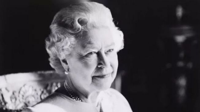 Berikan Perlakuan Khusus, Benarkah Ratu Elizabeth II Penggemar Berat West Ham United?
