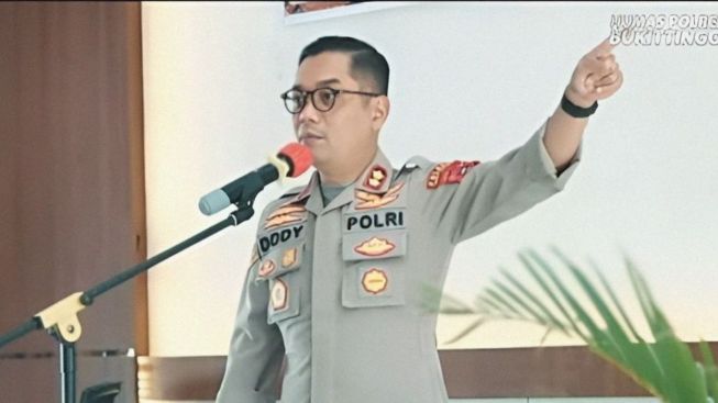 Tangis Purnawirawan Maman Supratman Duga Anaknya AKBP Dody Prawiranegara Dijebak Kasus Narkoba