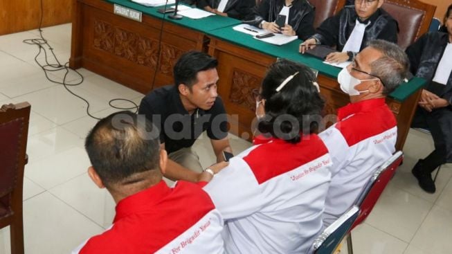 Mengelus Kepala, Warganet Haru Lihat Sikap Orang Tua Brigadir J Ketika ...