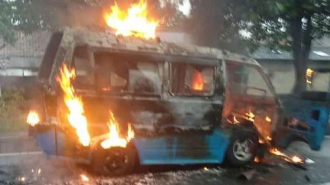 Lagi, Satu Unit Angkot di Depok Terbakar