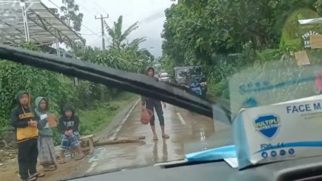 Niat Kirim Bantuan Korban Gempa Cianjur, Mobil Relawan Malah Dicegat OTK