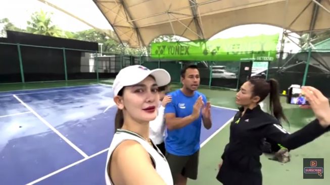 Raffi Ahmad Beri Tips Pada Ayu Dewi dan Luna Maya Untuk Hadapi Denise Chariesta