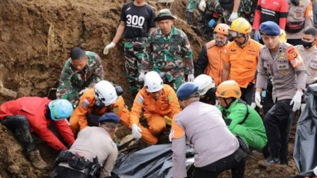 Memilukan, Korban Gempa Cianjur Ditemukan Tewas Tertimbun dengan Kondisi Berpelukan