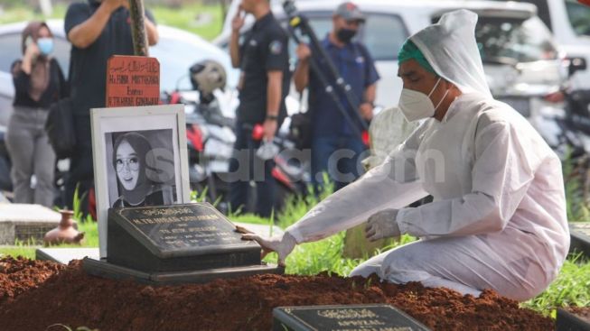 Viral Pesan Haru Rina Gunawan Sebelum Meninggal untuk Teddy Syach: Mudah-Mudahan Kita Bisa Sampai Jannahnya