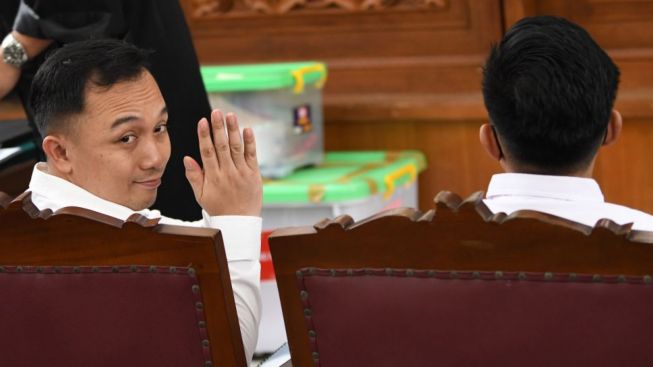 Hakim Tegur Ricky Rizal yang Berikan Kesaksian Tak Masuk Akal: Kamu Tidak Sayang Sama Anakmu?