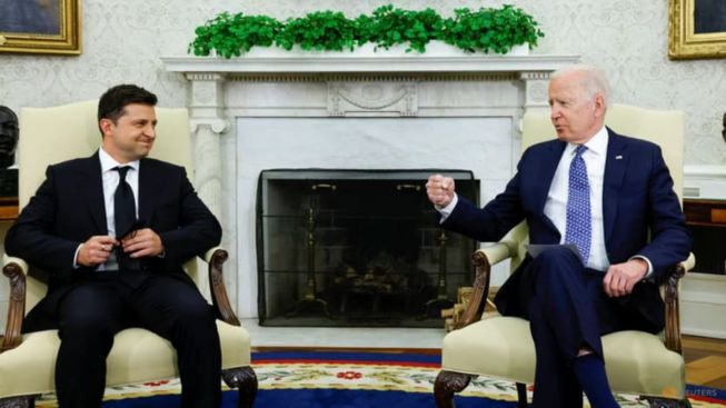 Presiden Zelenskyy Berterima Kasih kepada Biden Atas Bantuan untuk Melawan Rusia dan Krisis Energi