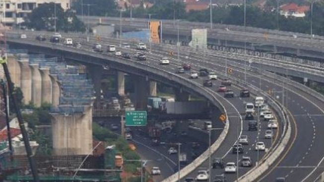 Terjadi Laka Lantas di Tol Layang MBZ arah Cikampek, Polisi Berlakukan Contraflow