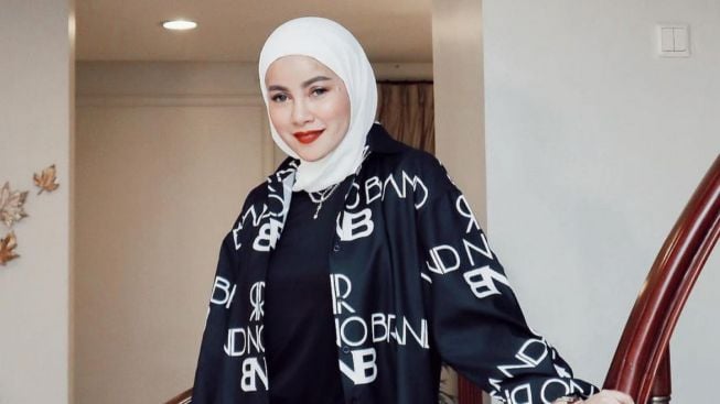 Baju Olahraga Olla Ramlan Ramai Dikomentari Netizen: Dari Apem, Selangkangan hingga Area Sensitif