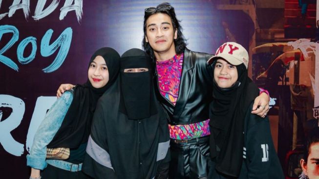 Anak Mendiang Ustaz Uje Dihujat Gara-gara Cium Anjing, Begini Tanggapan Bijak Umi Pipik