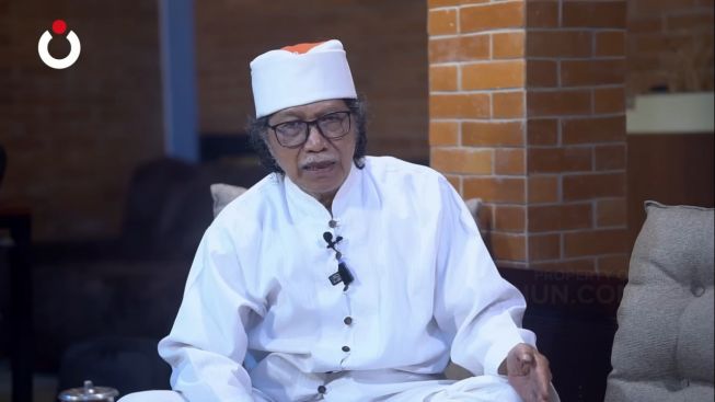 Cak Nun Meminta Maaf atas Pernyataannya yang Menyinggung Jokowi Layaknya Fir'aun: Saya Sendiri yang Kesambet
