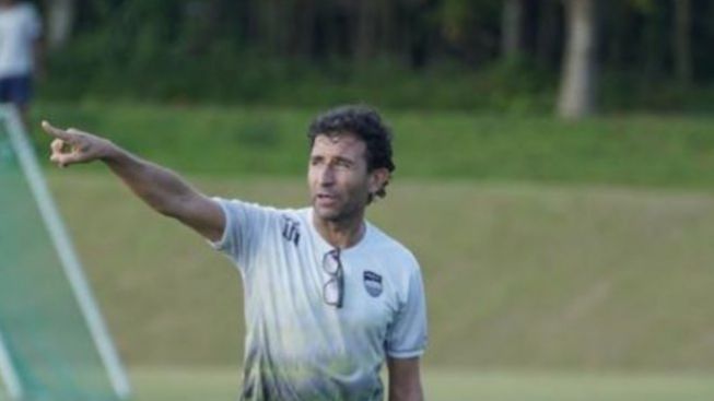 Persib Bandung vs Madura United, Luis Milla Ingatkan Pemain Tetap Waspada