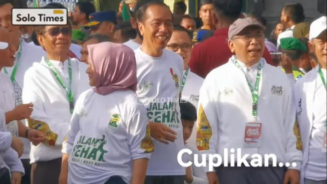 Takut Barongsai! Jan Ethes Sampai Bersembunyi di Belakang Presiden Jokowi