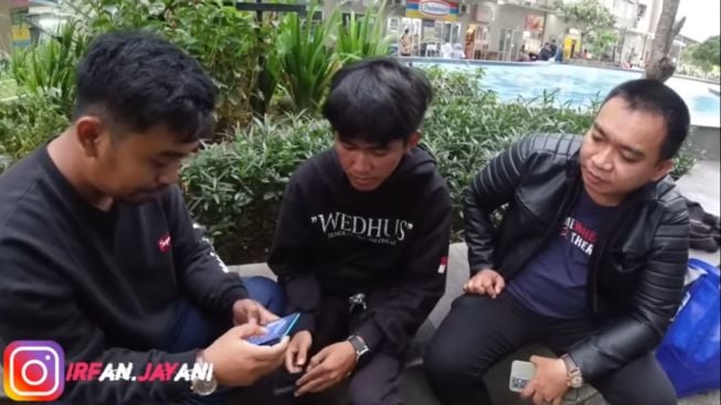 Setelah Motor, Bang Brew Nazar Belikan Mobil kepada Tiko Bila Viewers Youtubenya Tembus 20 Juta