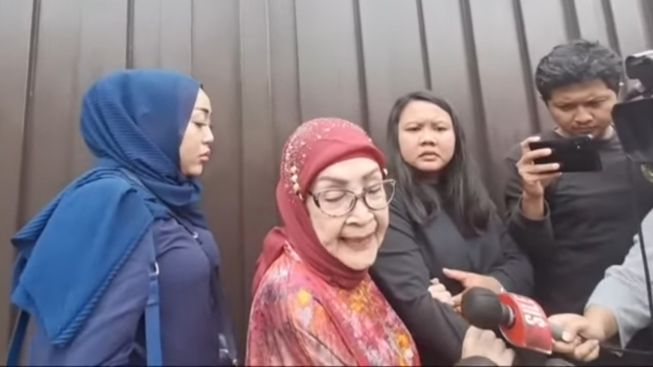 Niat Ingin Bersilaturahmi ke Rumah Venna Melinda, Ibunda Ferry Irawan Tak Dibukakan Pintu: Kok Saya Nggak Dihargain