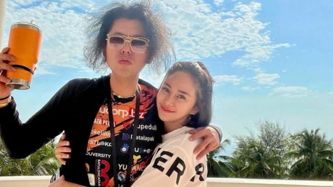 Sudah Move On Dari RD, Denise Chariesta Pamer Kemesraan Dengan JK Sampai Tatto Bareng, Warganet: Nikahnya Aja Belom