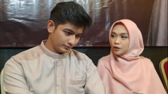 Duga Ular Jelmaan Jin, Ria Ricis Jelaskan Ciri-Ciri Hewan yang Masuk ke Rumahnya: Panjang dan Warnanya Emas