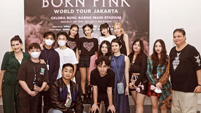 Sukses Bikin Iri Blink, Momen Airlangga Hartarto Berfoto Bersama Personil Blackpink Tersebar di Sosial Media