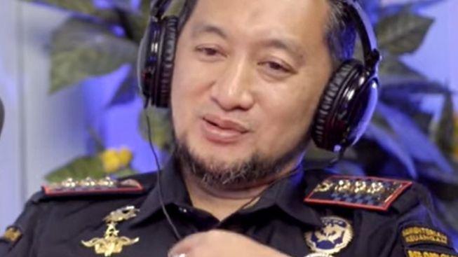 Datangi KPK, Kepala Bea Cukai Makassar Andhi Pramono Diduga Pakai Cincin Royal Blue Shafire Senilai Rp1 Miliar