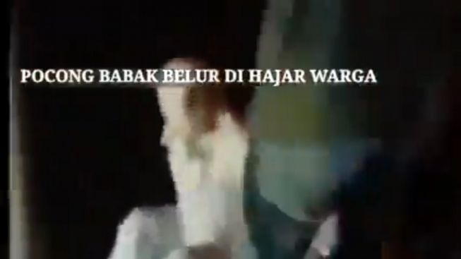 Viral Video Pocong Jadi-Jadian Dipukuli Warga karena Bikin Resah, Warganet: Hantu Gak Ada Harga Dirinya