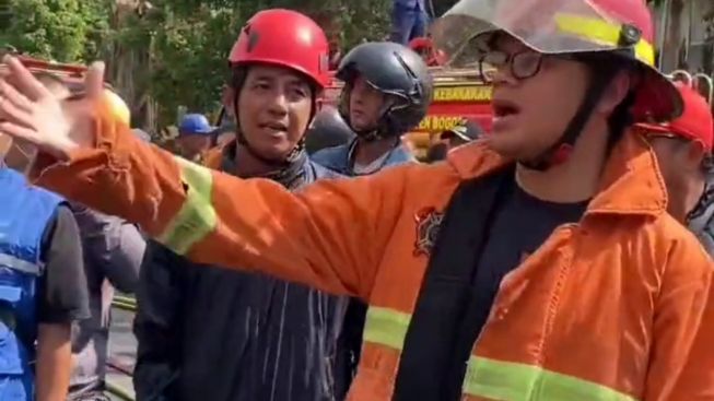 Wali Kota Bogor Bima Arya Bawa Tim Konten Kreator saat Tinjau Kebakaran di RS Salak Bogor, Warganet Cibir: Sampah!
