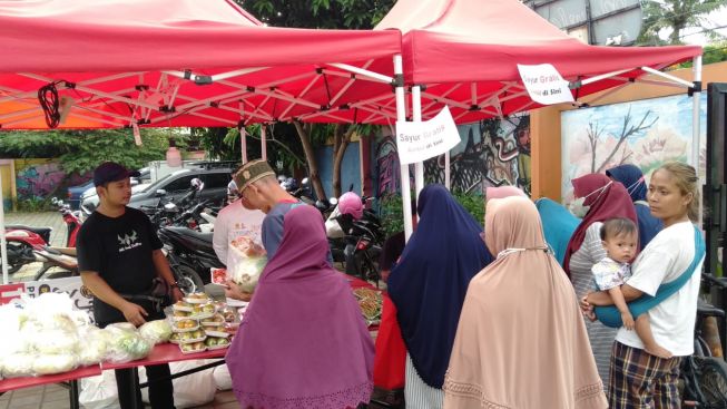 Ada Bagi-bagi Sayuran Gratis di Depok