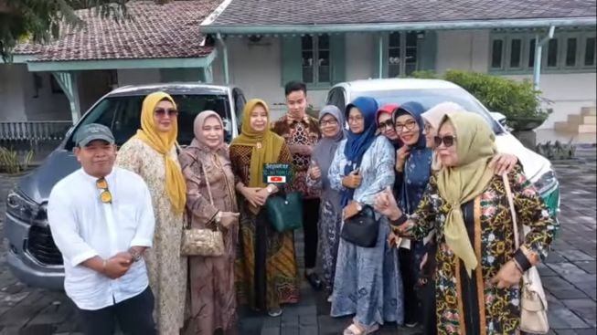 Gibran Malu, Disangka Raja Mangkunegara X sampai Diajak Foto Emak-Emak? Respon Gusti Bhre Disorot