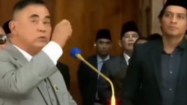 Viral Ekspresi Bingung Lucky Hakim saat Diminta Salam Yahudi oleh Pimpinan Ponpes Al-Zaytun, Warganet Tantang Banser Bubarkan