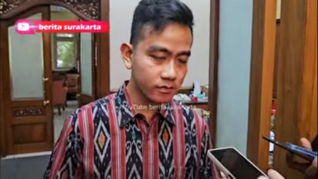 Dihina "Anak Presiden Rasa Kotoran Binatang"! Gibran Malah Minta Cium Haters, Warganet Ngakak: Mas Wali Sosweet