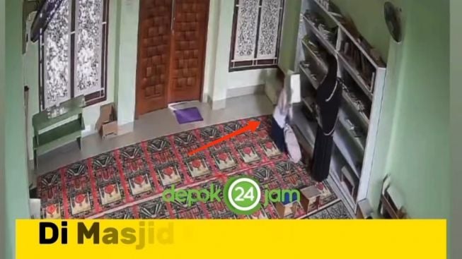 Modus Pencurian di Depok: Dua Perempuan Berjilbab Curi Alquran di Masjid, Warganet: Malaikat Bingung Nyatetnya