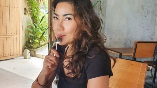 Inge Anugrah Dapatkan Posisi Direktur Marketing Di Athena Group. Netizen: Ikut Kerja Dong