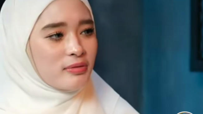 Inara Rusli Heran Banyak yang Berfikiran Mesum Saat Dia Buat Konten Pegang Lolipop: Harus Ganti Empeng Tuyul?