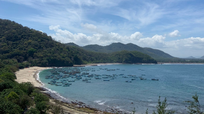 Berjarak 377 KM dari Depok, Pantai dengan Pasir Putih Indah Ini Jadi Surga Surfing dengan Ombak Menantang