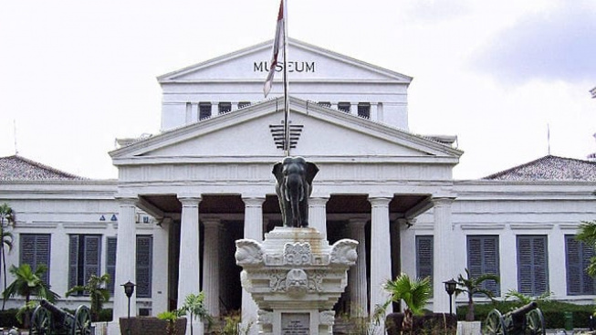 BREAKING NEWS ! Museum Nasional Indonesia Kebakaran!