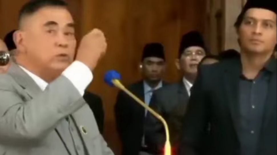 Viral Ekspresi Bingung Lucky Hakim saat Diminta Salam Yahudi oleh ...