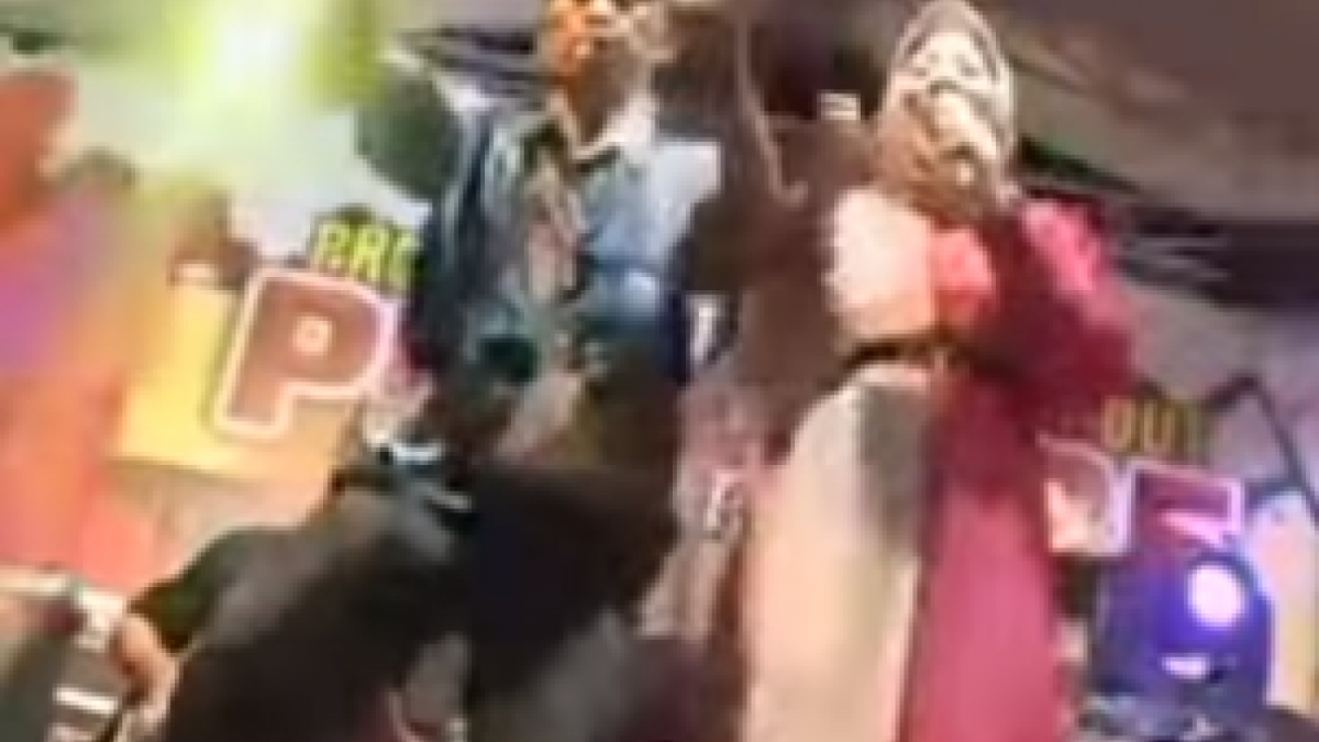 pengamen nyawer biduan