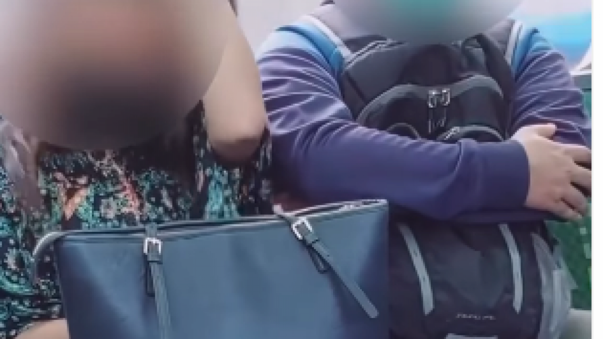 Aksi pelecehan seksual pria terhadap penumpang wanita di KRL. (tangkapan layar/ist)