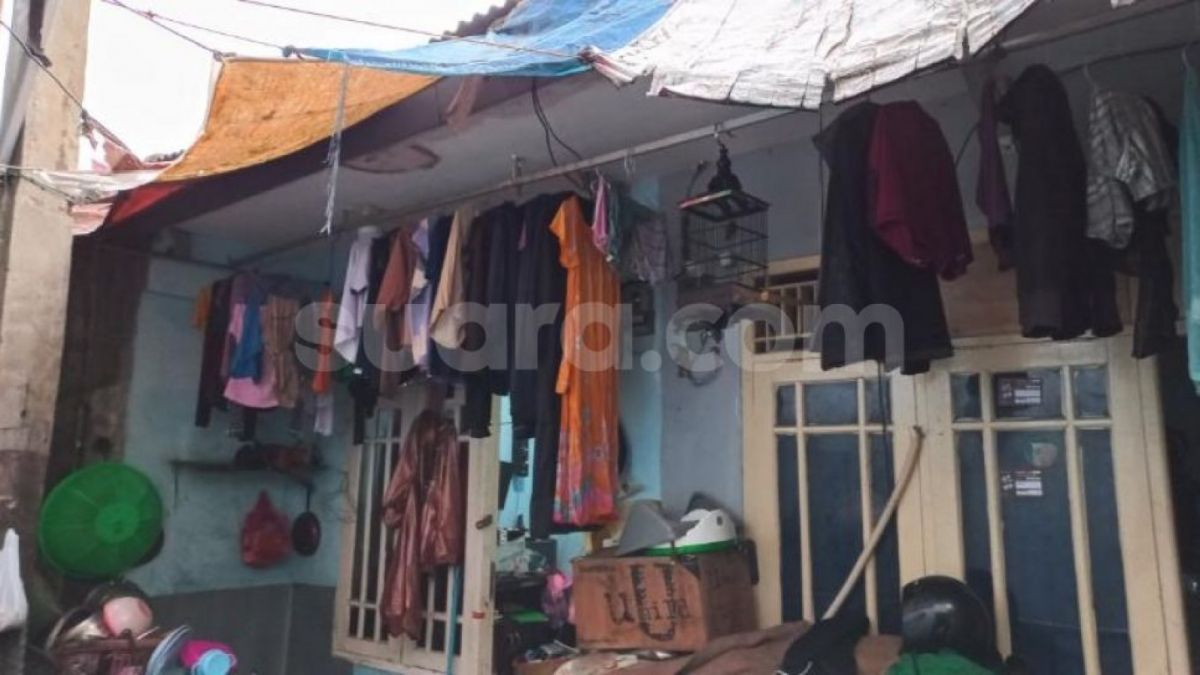 Penampakan rumah Ahmad Saefudin, pemilik mobil Rubicon Mario Dandy Satriyo di Mampang Prapatan. (Suara.com/Rakha)
