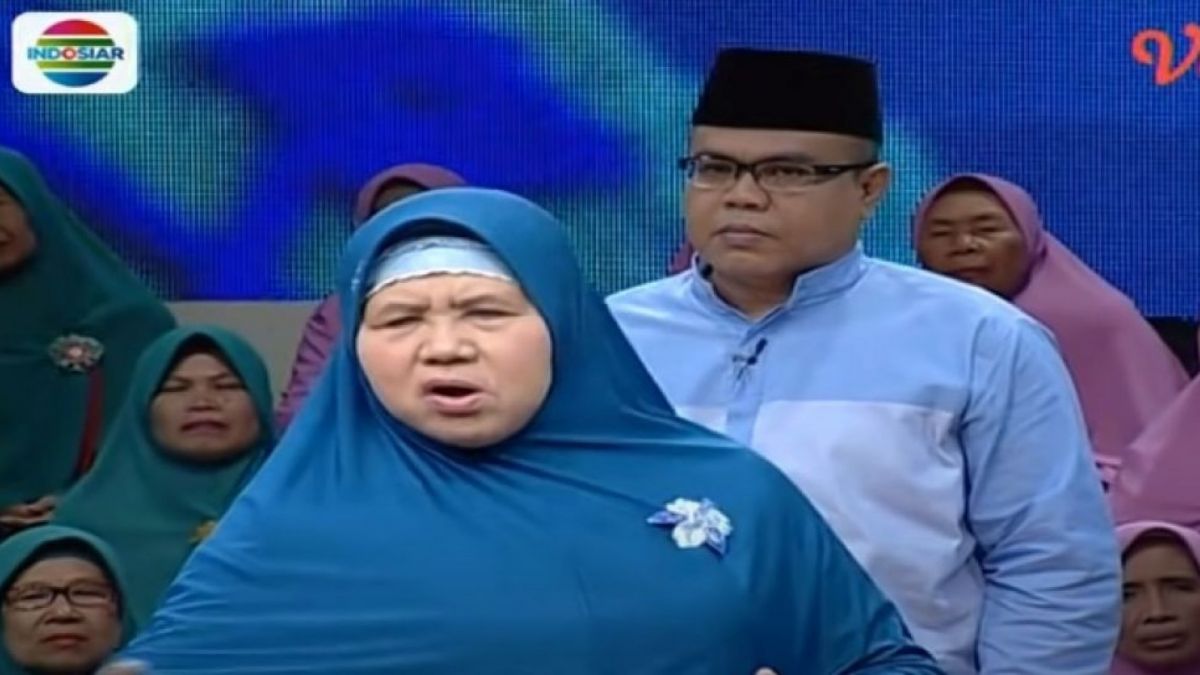 Ngaku Anak Kandung Tapi Diusir karena Murtad, Mamah Dedeh Cuma Senyum-senyum soal Cerita Alya Theresia.[Youtube/Indosiar] [Youtube/Indosiar]