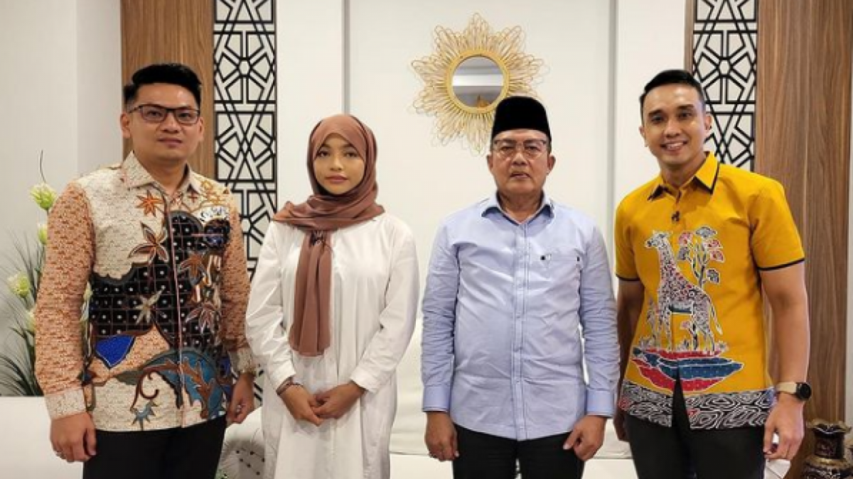 Minta Maaf dan Ubah Penampilan Pakai Gamis Longgar, Oklin Fia Tetap Dicibir Netizen: Langsung Pasang Muka Melas. (tangkapan layar/ist)