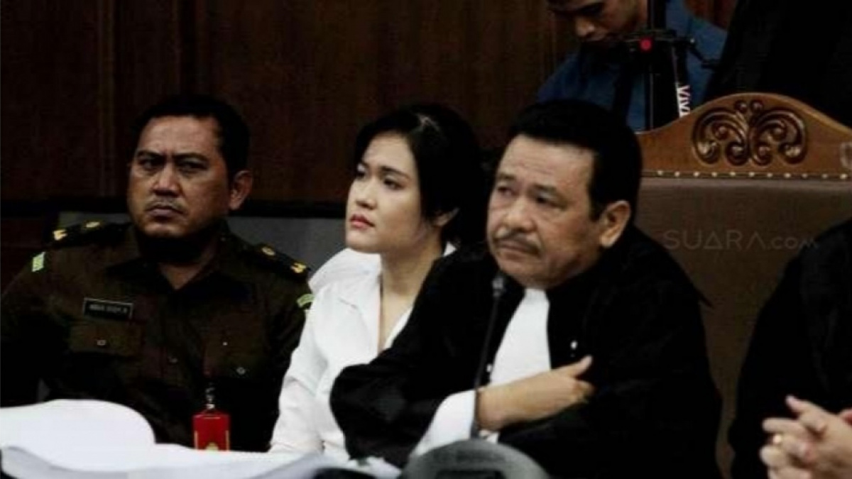Jessica Wongso dan Otto Hasibuan di persidangan kasus Kopi Sianida. [suara.com/Oke Atmaja]