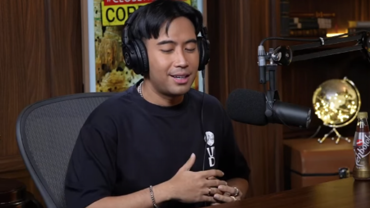 Penyayi Vidi Aldiano dalam podcast  Close The Door Deddy Corbuzier. [Tangkapan layar/Youtube]