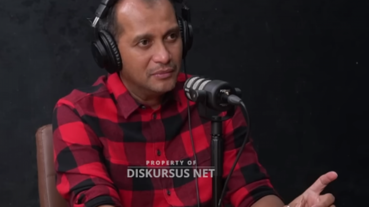 Wamenkumham Edward Omar Sharif Hiariej alias Prof Edddy [Youtube]