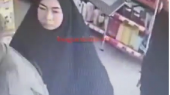 Wanita Berhijab Curi Migor Kemasan di Minimarket, Mukanya Terekam CCTV: Pelaku Gak Bisa Tidur Nyenyak!