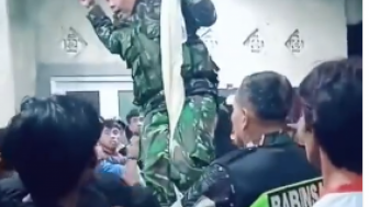 Viral Anggota TNI Menclok di Tiang Cegah Baku Hantam, Publik Aplaus: The Real Spider Man